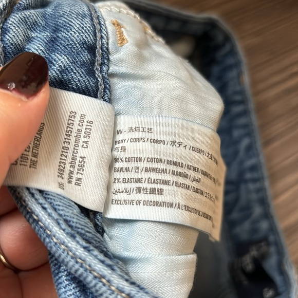 Hollister Ultra High Rise Mom Short - Picture 5 of 5